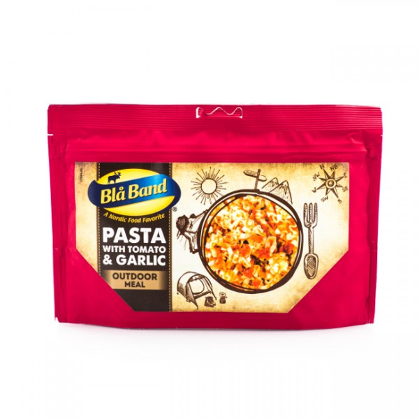 Outdoor Meal Pasta mit Tomaten und Knoblauch